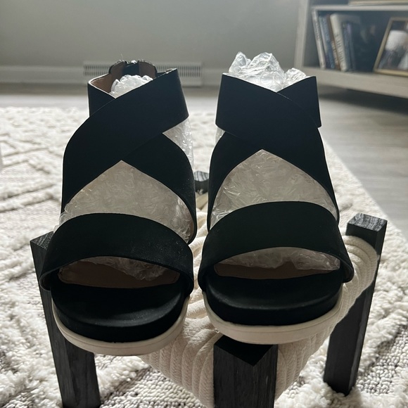 Comfortiva Memory Foam Black Open-Toed Wedge Sandal - Picture 6 of 11